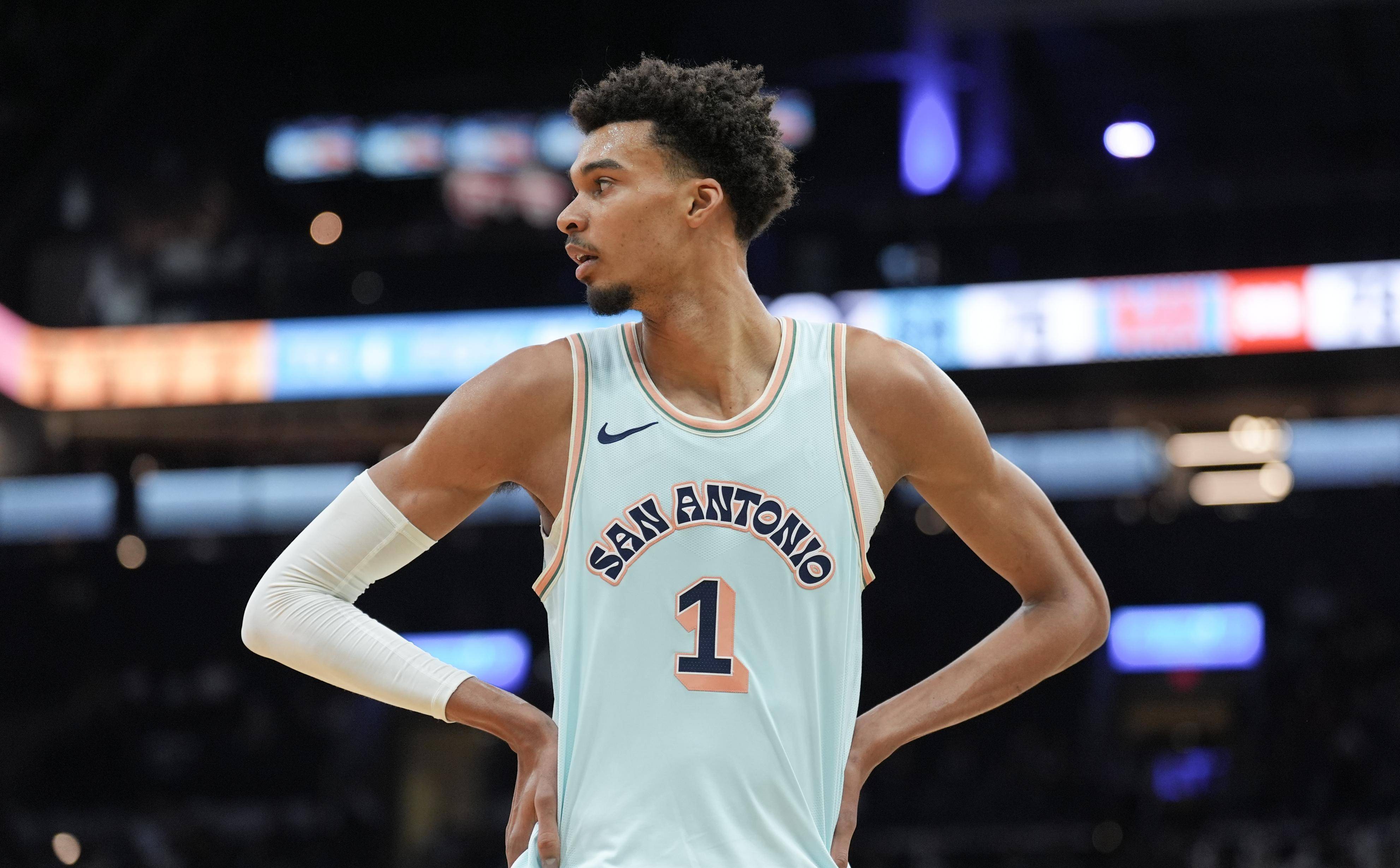 爱游戏APP-关于集结日体能课后；纽卡斯尔伤情更新备战NBA常规赛；压力陡增；团队化学反应显著的信息